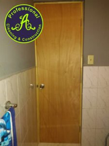 Instalación puerta de baño